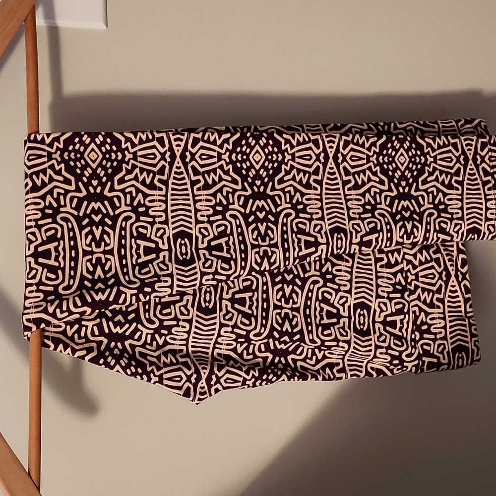 NWOT LulaRoe Leggings Aztec Purple Cream Sz OS One Size